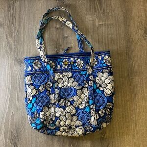 Blue patterned Vera Bradley tote bag